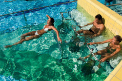 Unterwasserfitnessräder im Sportbecken