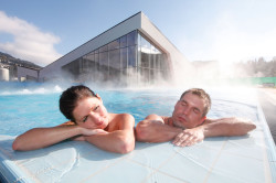 Rosenquarz-Becken der Therme Amadé